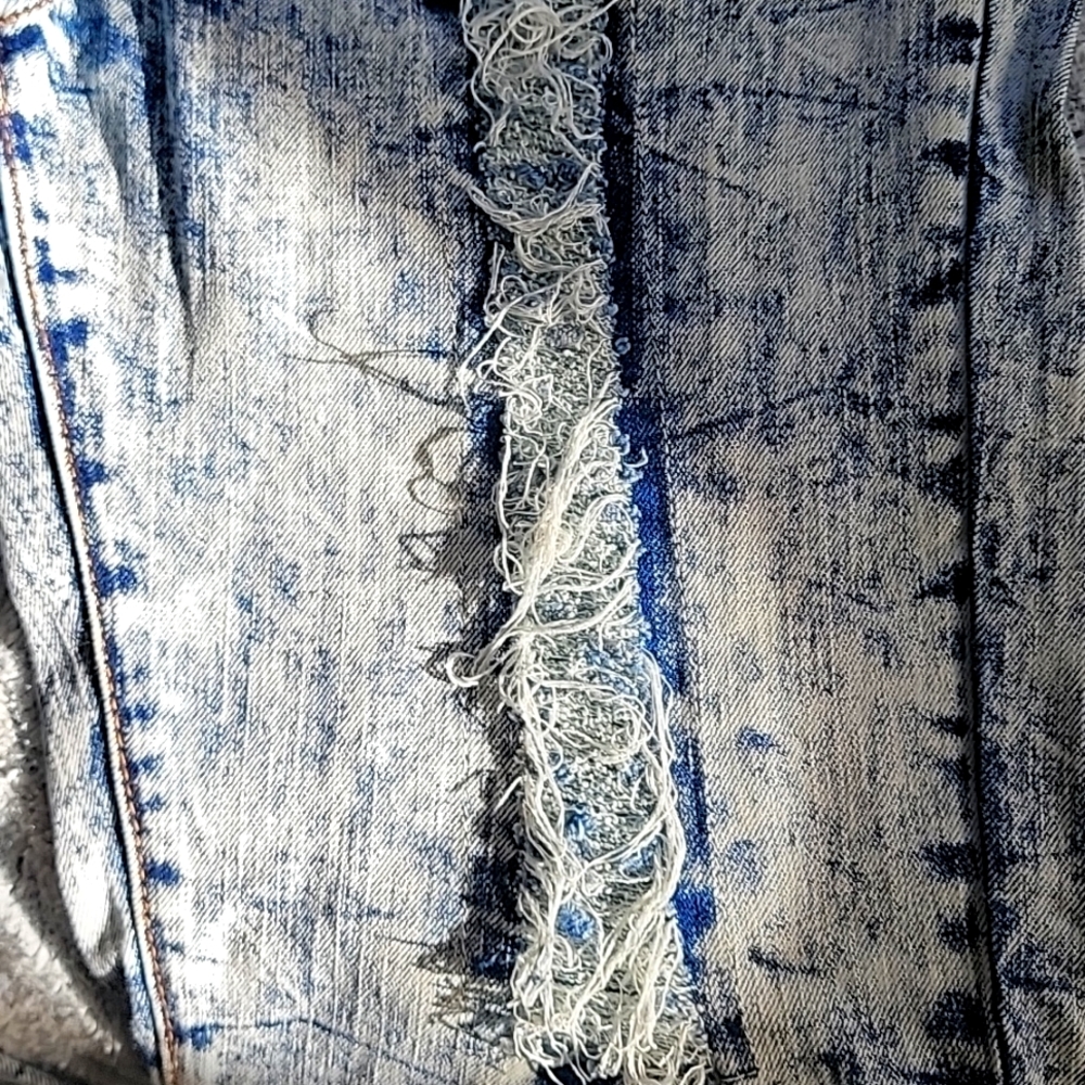 Distressed motor jean 👖 - Picture 6 of 8